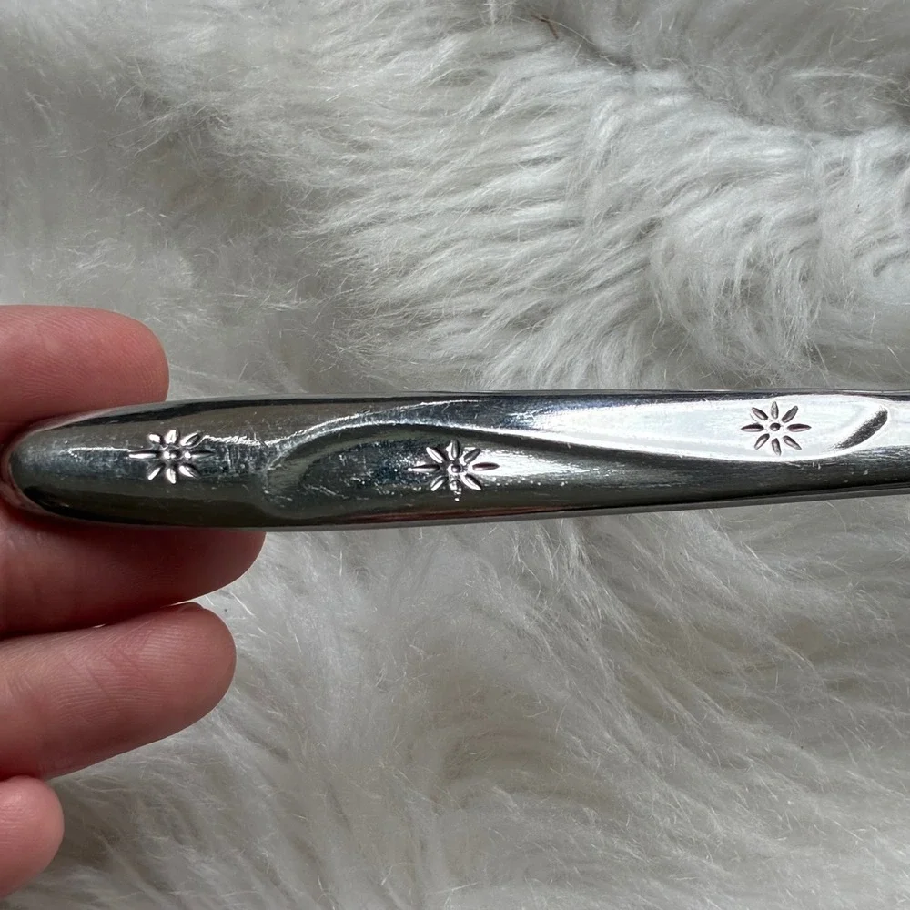 7 International Silver Americana Star Dinner Knives Vintage 1950s MCM USA Made